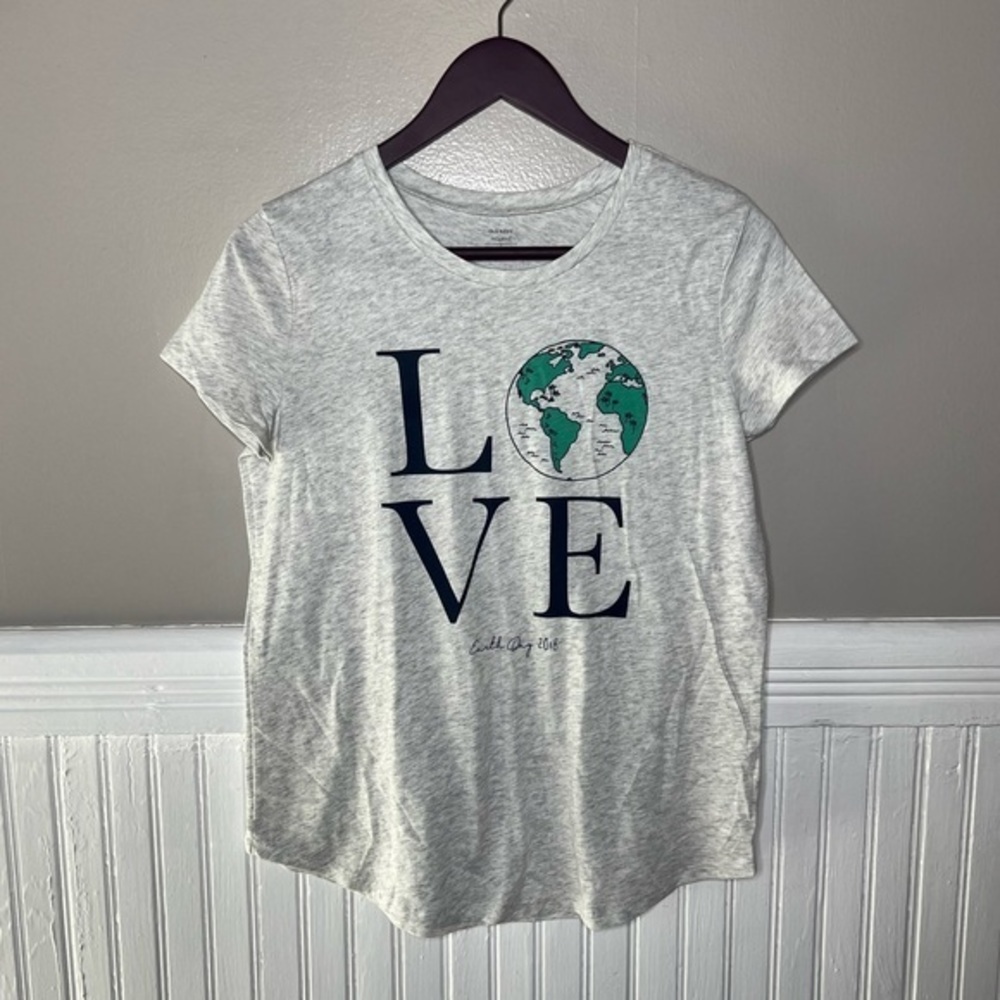 Old Navy Love Earth Day T-shirt D2-5